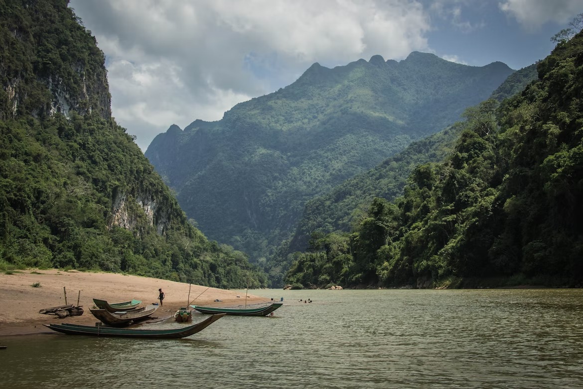Du lịch sông nước tại Lào. Ảnh: Unsplash