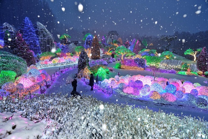 Lễ hội ánh sáng sa hoa bậc nhất thành phố với hệ thống đèn LED siêu lớn