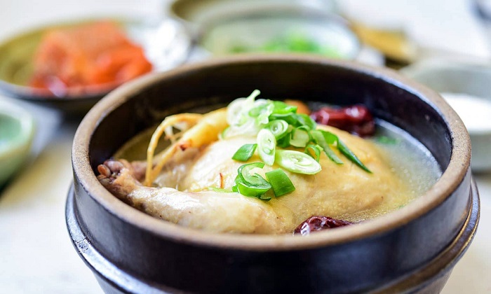Gà hầm sâm - món canh "lấy độc trị độc", thơm ngon, bổ dưỡng của người Hàn